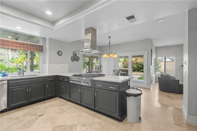 46 Los Felis, Pomona, CA 91766