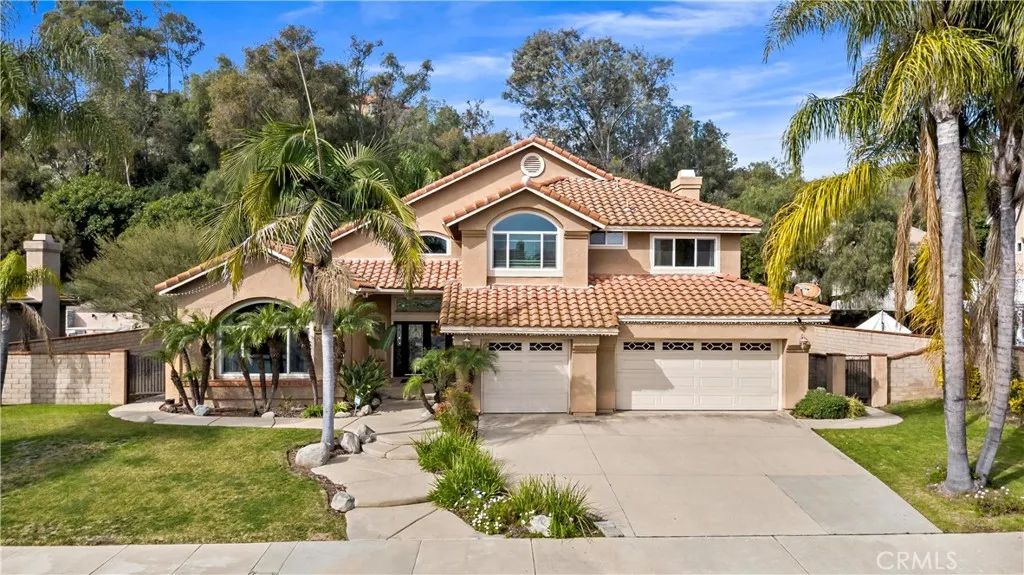 46 Los Felis, Pomona, CA 91766