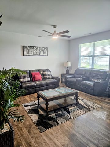 5048 Hunters Village Dr, E, Lebanon, TN 37087