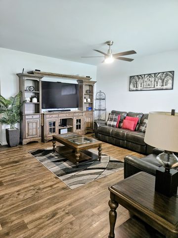 5048 Hunters Village Dr, E, Lebanon, TN 37087