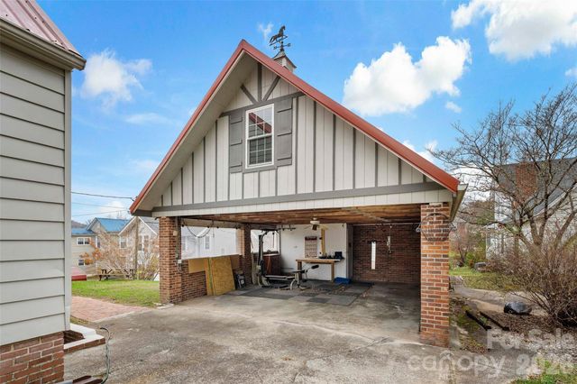 141 N Madison Street, Marion, NC 28752