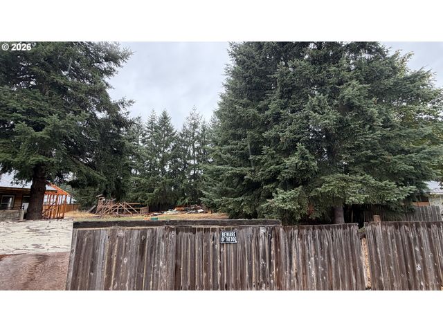 88148 4TH St, Veneta, OR 97487