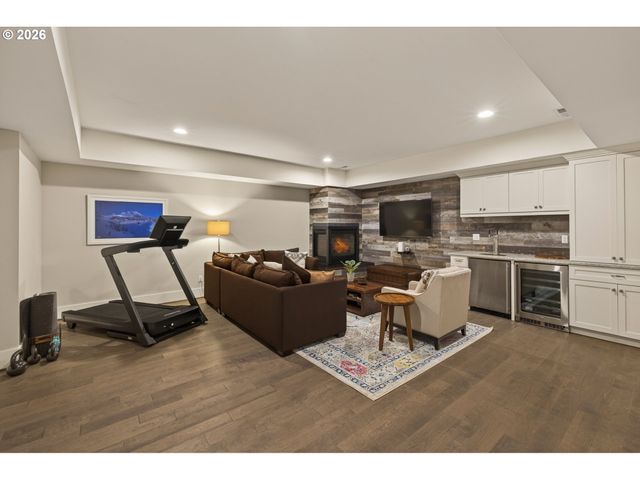 3239 Nw SKYLINE Blvd, Portland, OR 97229