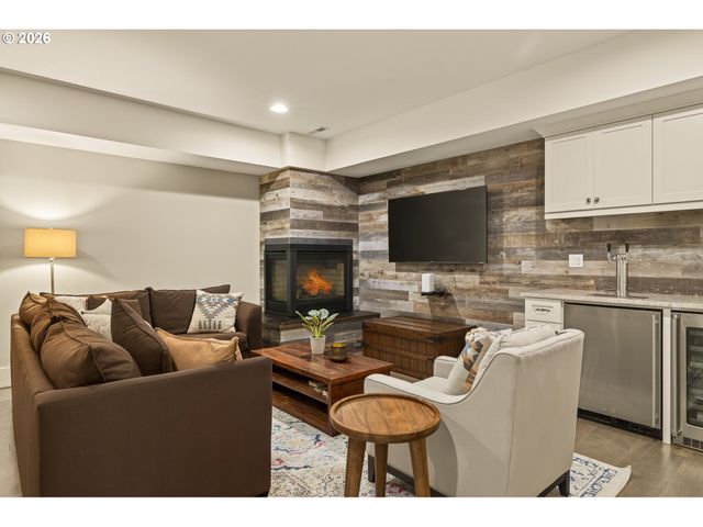 3239 Nw SKYLINE Blvd, Portland, OR 97229