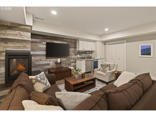 3239 Nw SKYLINE Blvd, Portland, OR 97229