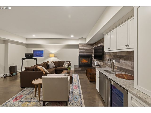 3239 Nw SKYLINE Blvd, Portland, OR 97229