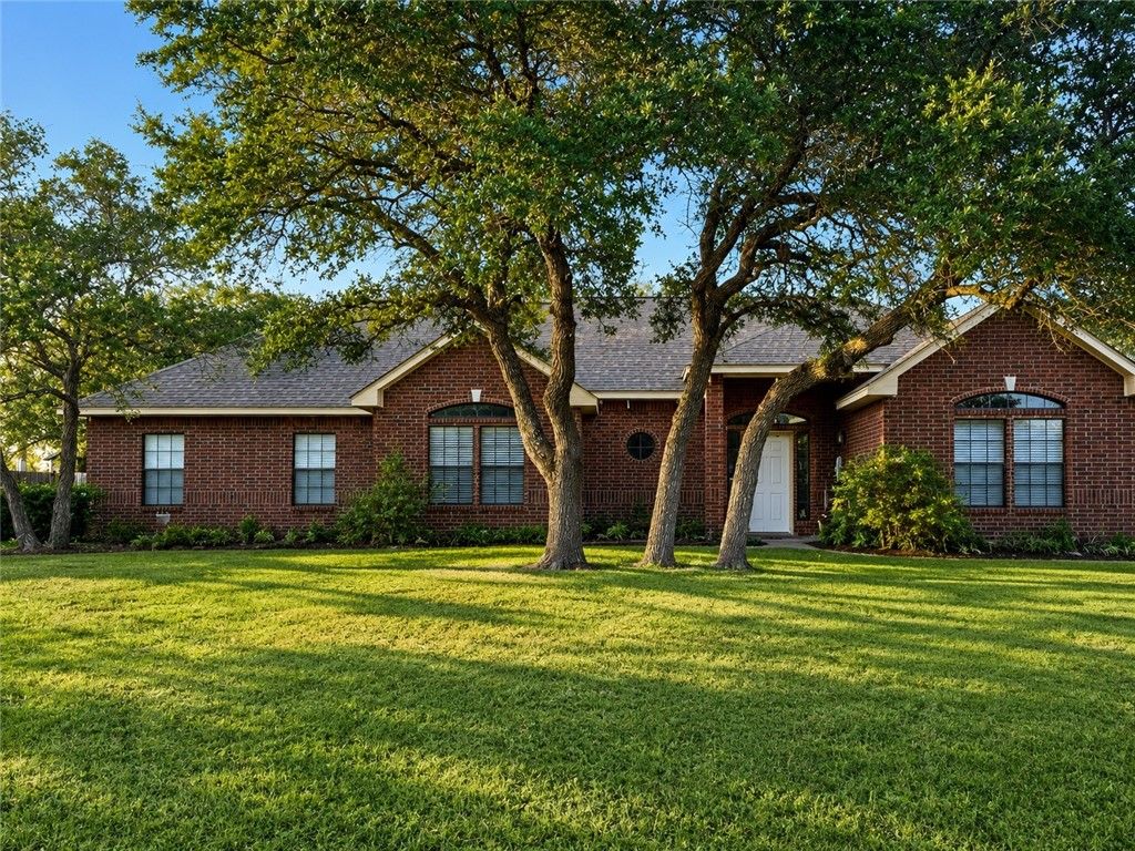 1422 W Deberry Ave, Aransas Pass, TX 78336 — exterior