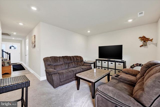 1819 BETTERTON RD, Essex, MD 21221
