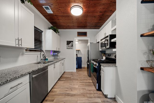 1819 Edison, San Antonio, TX 78201