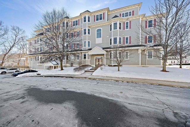 391 Pleasant St 201, Melrose, MA 02176