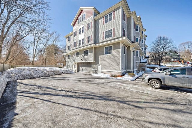 391 Pleasant St 201, Melrose, MA 02176