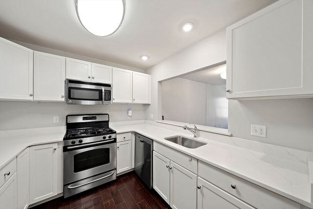 391 Pleasant St 201, Melrose, MA 02176