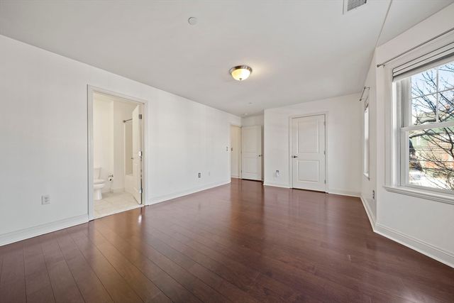 391 Pleasant St 201, Melrose, MA 02176