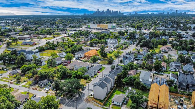 322 E 35 Th Street, Houston, TX 77018