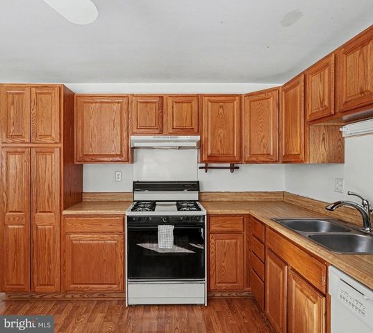 3212 WAVERLY DR, Fredericksburg, VA 22407