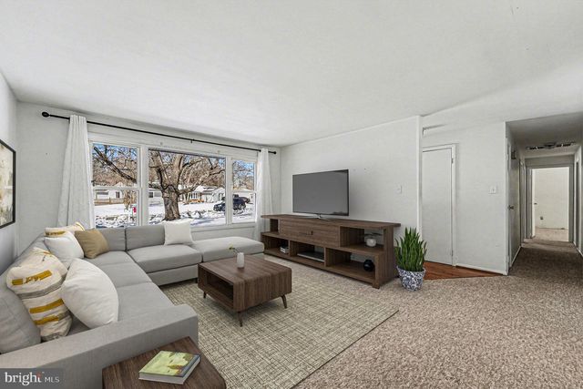 3212 WAVERLY DR, Fredericksburg, VA 22407