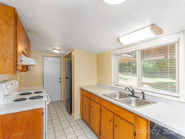 20 Spring Drive, Asheville, NC 28806