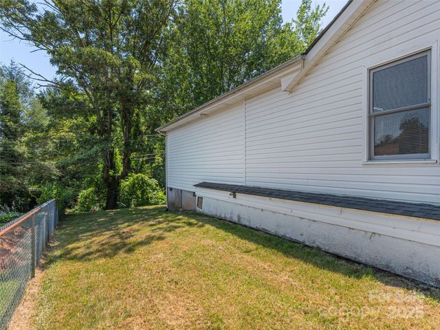 20 Spring Drive, Asheville, NC 28806