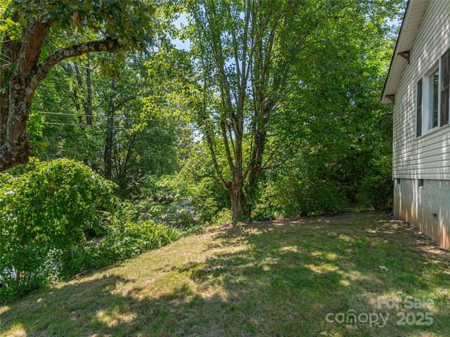 20 Spring Drive, Asheville, NC 28806