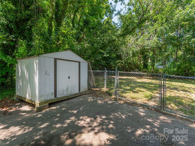 20 Spring Drive, Asheville, NC 28806