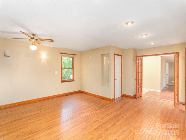 20 Spring Drive, Asheville, NC 28806