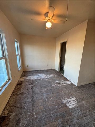 2722 Mission St, South Side, PA 15203