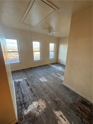 2722 Mission St, South Side, PA 15203