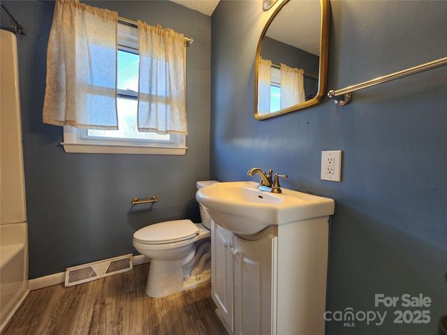 31 Stanley Street, Candler, NC 28715