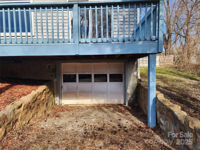 31 Stanley Street, Candler, NC 28715