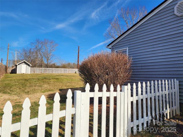 31 Stanley Street, Candler, NC 28715