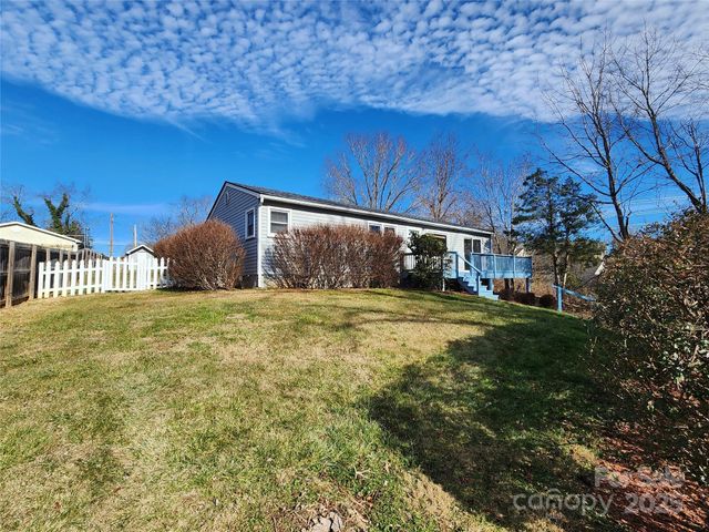 31 Stanley Street, Candler, NC 28715