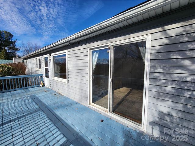 31 Stanley Street, Candler, NC 28715