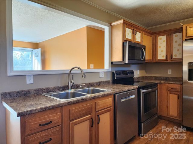 31 Stanley Street, Candler, NC 28715