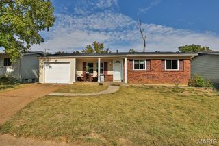 17 Roland Avenue, Ballwin, MO 63021