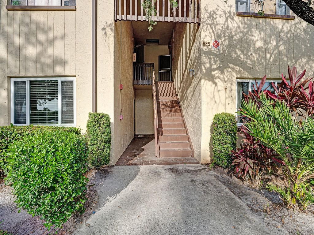 625 N KEENE ROAD B, Clearwater, FL 33755