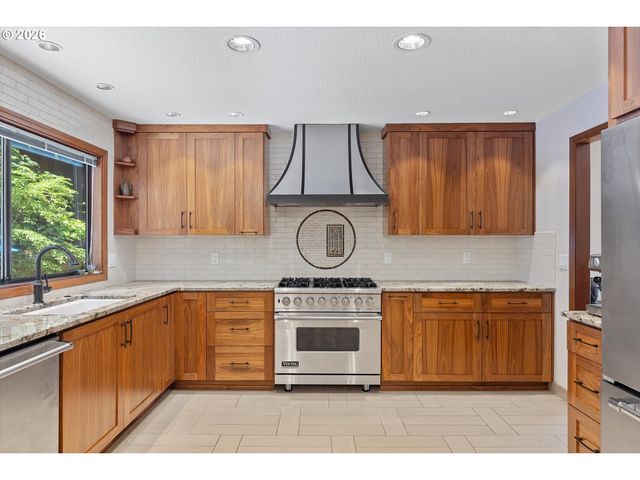 10052 Sw BALMER Cir, Portland, OR 97219