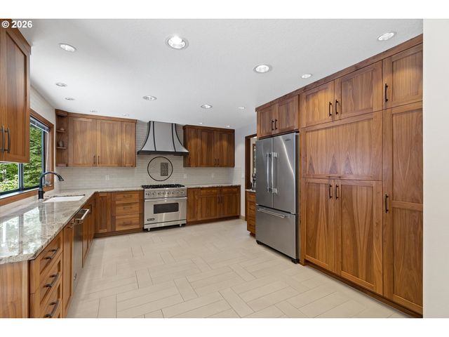 10052 Sw BALMER Cir, Portland, OR 97219