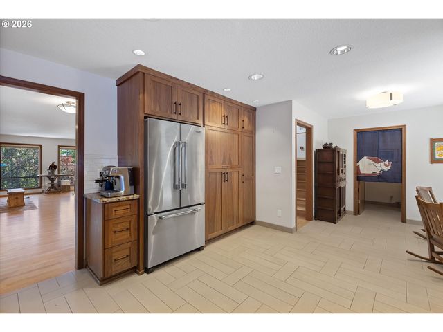 10052 Sw BALMER Cir, Portland, OR 97219