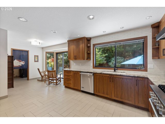 10052 Sw BALMER Cir, Portland, OR 97219