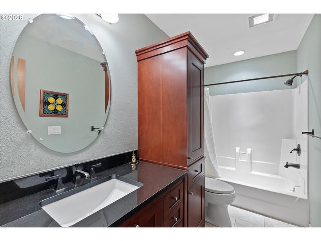 10052 Sw BALMER Cir, Portland, OR 97219