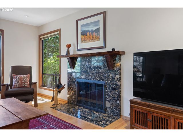 10052 Sw BALMER Cir, Portland, OR 97219