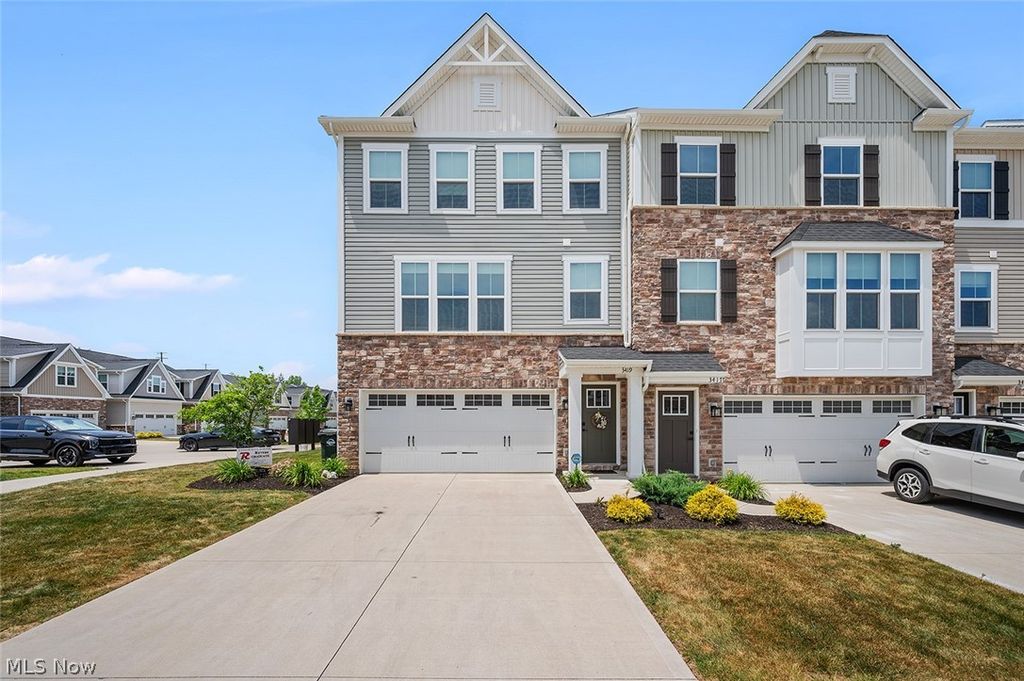 3419 Links Drive, Fairlawn, OH 44333