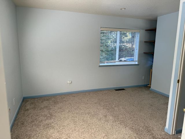 18920 Timberpointe Dr, Fort Bragg, CA 95437