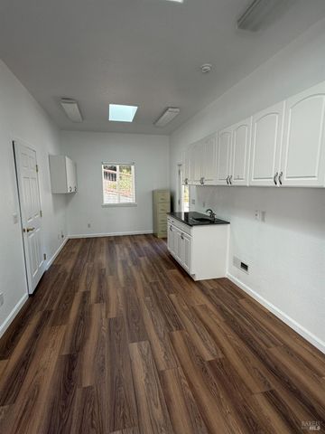 18920 Timberpointe Dr, Fort Bragg, CA 95437