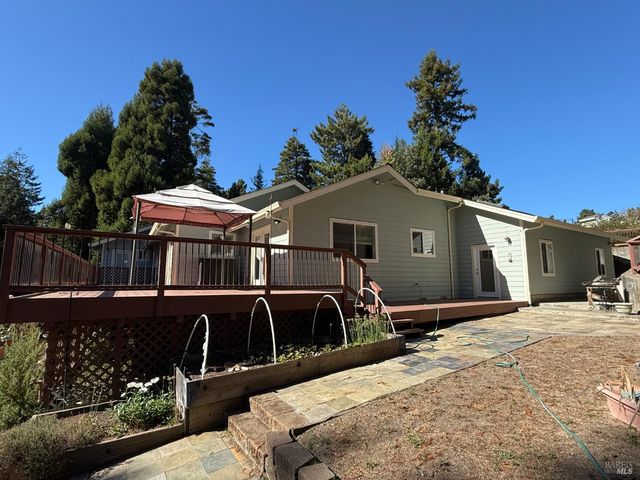 18920 Timberpointe Dr, Fort Bragg, CA 95437