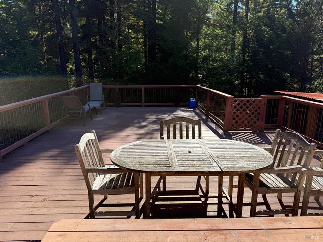 18920 Timberpointe Dr, Fort Bragg, CA 95437