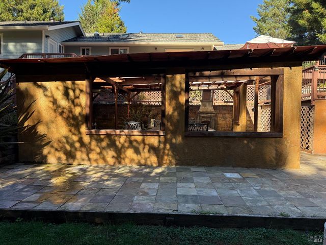 18920 Timberpointe Dr, Fort Bragg, CA 95437