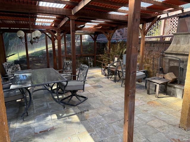 18920 Timberpointe Dr, Fort Bragg, CA 95437