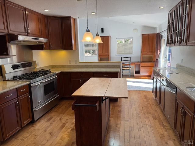 18920 Timberpointe Dr, Fort Bragg, CA 95437