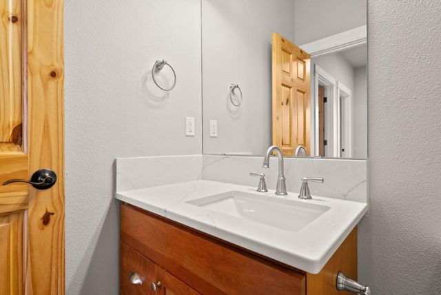 20292 Halfway Road, Bend, OR 97703